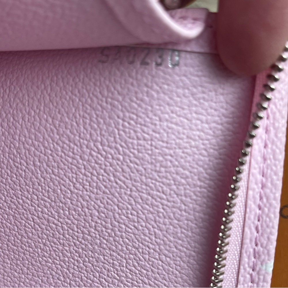 AUTHENTIC 💖🤍💙💛 NEW Louis Vuitton bag - Picture 6 of 10